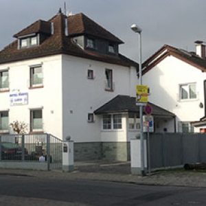 Business Hotel von anderen Strassenseite